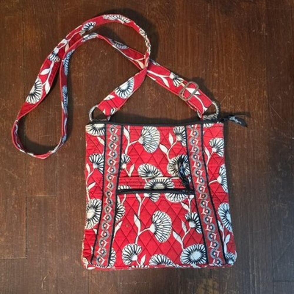 Vera Bradley Deco Daisy Hipster Quilted Crossbody Shoulder Bag Red Black White